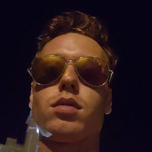 Meet your Posher, Levi